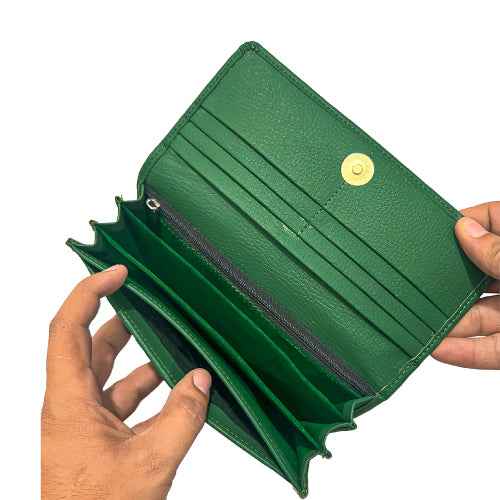 Aluna Clutch – Sleek & Stylish Leather Wallet